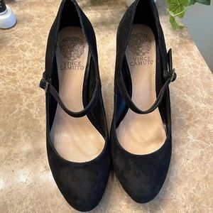 Vince Camuto strap heel shoe black suede in great condition 71/2